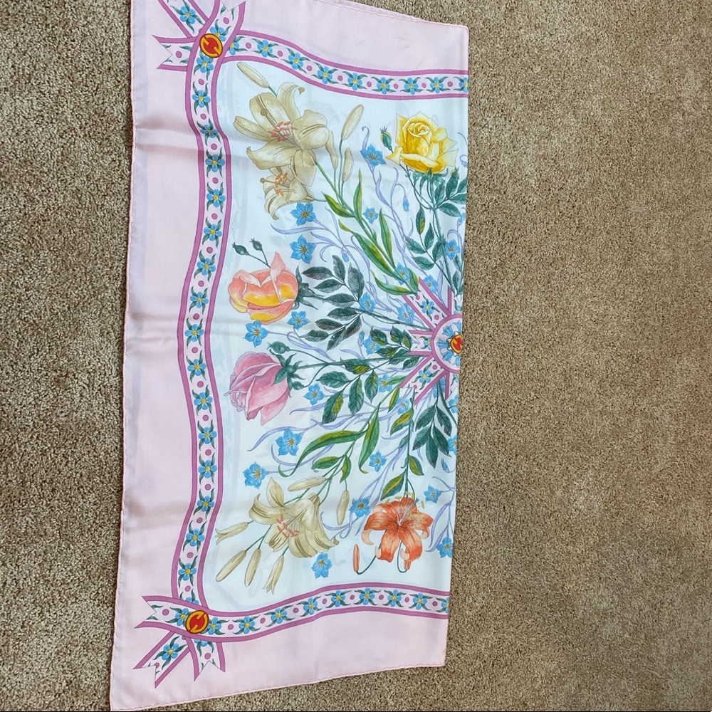 Scarf - Picture 9 of 15